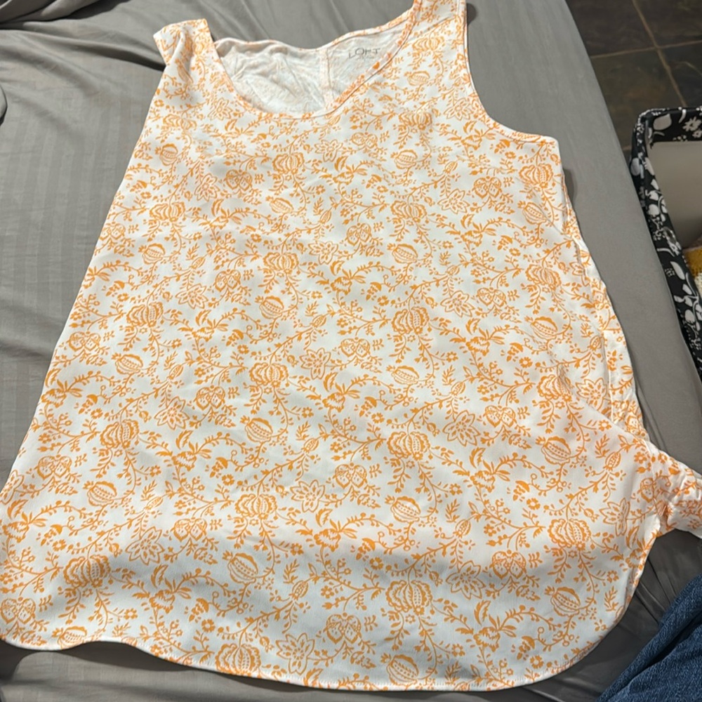 Women’s sleeveless top